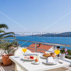 Obiteljski hotel sa 18 soba, Trogir, Seget Vranjica, 1.144 m2