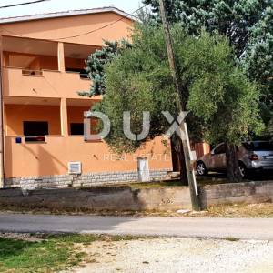 OBROVAC, KRUŠEVO - Kuća 246 m2 udaljena od mora 70 m
