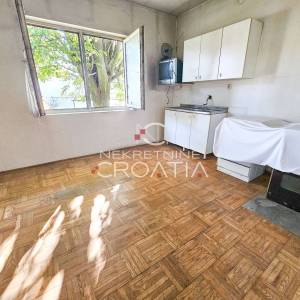 Odlična kuća za renoviranje na 1.140 m2!