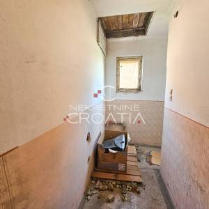 Odlična kuća za renoviranje na 1.140 m2!