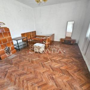 Odlična kuća za renoviranje na 1.140 m2!