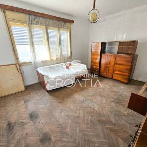 Odlična kuća za renoviranje na 1.140 m2!