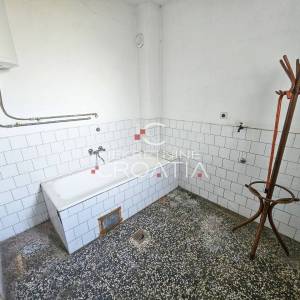 Odlična kuća za renoviranje na 1.140 m2!