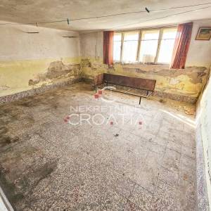 Odlična kuća za renoviranje na 1.140 m2!