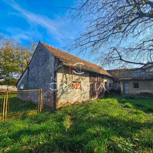 Odlična kuća za renoviranje na 1.140 m2!