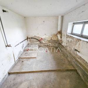 Odlična kuća za renoviranje na 1.140 m2!