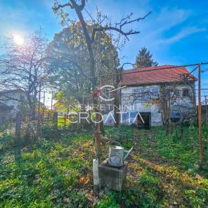 Odlična kuća za renoviranje na 1.140 m2!
