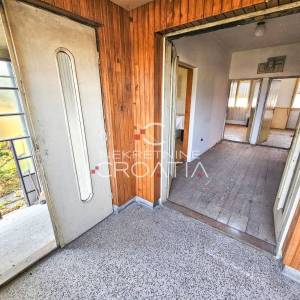 Odlična kuća za renoviranje na 1.140 m2!