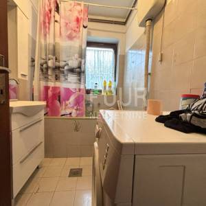 Ogulin, kuća s dva stana, 215.55m2