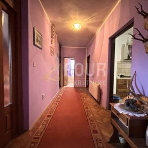 Ogulin, kuća s dva stana, 215.55m2
