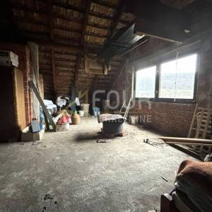 Ogulin, kuća s dva stana, 215.55m2