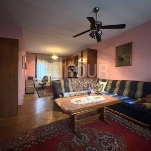 Ogulin, kuća s dva stana, 215.55m2