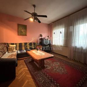 Ogulin, kuća s dva stana, 215.55m2