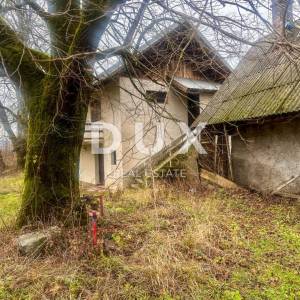 OGULIN, OKOLICA - Dvije kuće s prostranim zemljištem i turističkim potencijalom u netaknutoj prirodi