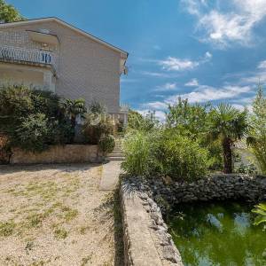 Okolica Crikvenice, prodaja, samostojeća kuća s tri stambene jedinice, otvoreni pogled na more! Potencijal za turizam!