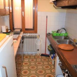 Okolica Dobrinja, dvojna kuća s više stambenih jedinica i okućnicom od 1000 m2!!
