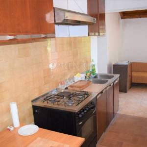 Okolica Dobrinja, dvojna kuća s više stambenih jedinica i okućnicom od 1000 m2!!