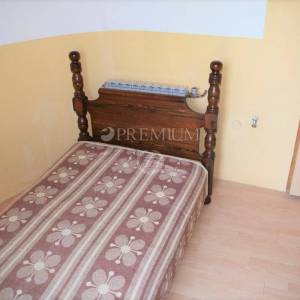 Okolica Dobrinja, dvojna kuća s više stambenih jedinica i okućnicom od 1000 m2!!