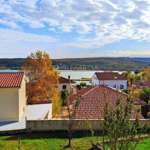 Okolica Dobrinja, samostojeća kuća, 100 m od mora!
