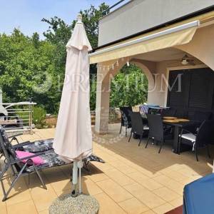 Okolica Krka, apartman u prizemlju s pogledom na more!