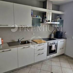 Okolica Krka, apartman u prizemlju s pogledom na more!