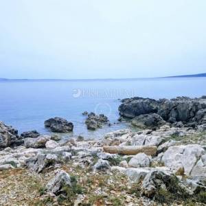 Okolica Krka, zemljište s izlazom na prirodnu plažu! 