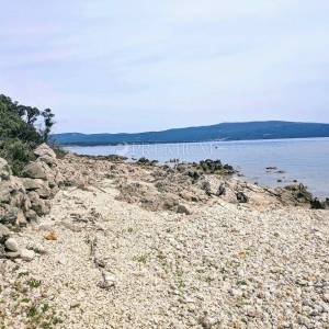 Okolica Krka, zemljište s izlazom na prirodnu plažu! 