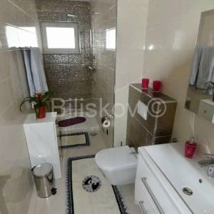 Okrug Gornji, apartmanska kuća s otvorenim pogledom