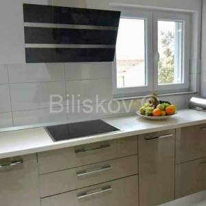 Okrug Gornji, apartmanska kuća s otvorenim pogledom