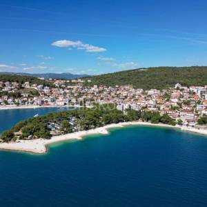 Okrug Gornji, Rožac, ekskluzivna lokacija 50m od mora