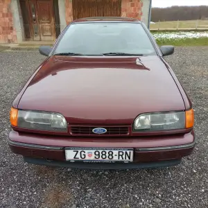 Oldtimer automobil Ford scorpio