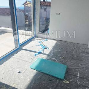 Omišalj, moderna novogradnja s bazenom! 