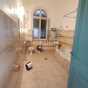 Opatija, 106m2, 3skl, velika terasa, 30m od mora
