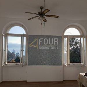 Opatija, 106m2, 3skl, velika terasa, 30m od mora