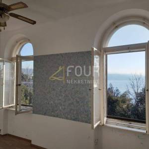 Opatija, 106m2, 3skl, velika terasa, 30m od mora