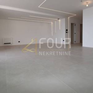 Opatija, 112.28m2, luksuzan stan, 3s+db, velika lođa, pogled na more