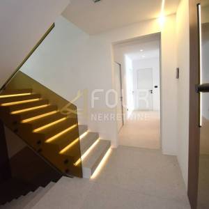 Opatija, 112.28m2, luksuzan stan, 3s+db, velika lođa, pogled na more