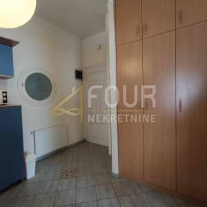 Opatija, 120.46m2, u naravi dva stana, 3 balkona