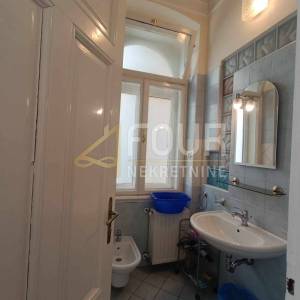 Opatija, 120.46m2, u naravi dva stana, 3 balkona