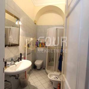 Opatija, 120.46m2, u naravi dva stana, 3 balkona