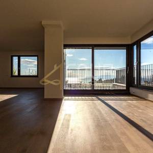 Opatija, 143.52m2, 3s+db, lođa i balkon, 100m od mora