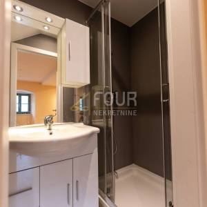 Opatija, 185m2, dvoetažni stan 3s+db, balkon, vrt, pogled na more