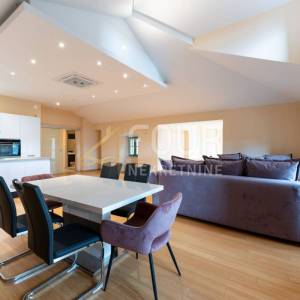 Opatija, 185m2, dvoetažni stan 3s+db, balkon, vrt, pogled na more