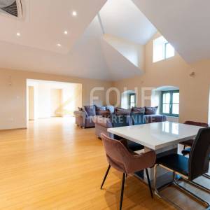 Opatija, 185m2, dvoetažni stan 3s+db, balkon, vrt, pogled na more