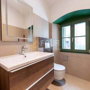 Opatija, 185m2, dvoetažni stan 3s+db, balkon, vrt, pogled na more