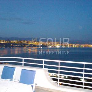 Opatija, 281.14m2, dvoetažni stan, parking, blizina mora