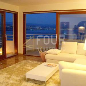 Opatija, 281.14m2, dvoetažni stan, parking, blizina mora