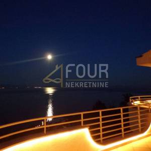Opatija, 281.14m2, dvoetažni stan, parking, blizina mora