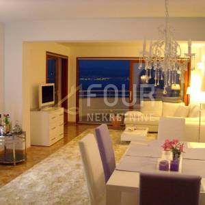 Opatija, 281.14m2, dvoetažni stan, parking, blizina mora