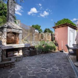 Opatija, 3s+db, 97.70m2, stan s terasom i okućnicom, pogled na more